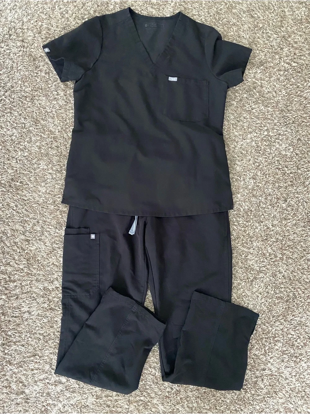 FIGS scrubs set medium black Kade cargo - Picture 1 of 2